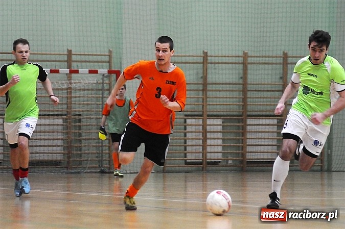 Zdjęcie w galerii na portalu naszraciborz.pl: Byki wyrwały zwycięstwo SMS-owi Hyrbud. Wychylylybymy z kolejną wygraną wiadomości z regionu