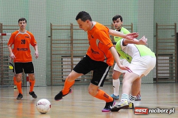 Zdjęcie w galerii na portalu naszraciborz.pl: Byki wyrwały zwycięstwo SMS-owi Hyrbud. Wychylylybymy z kolejną wygraną wiadomości z regionu