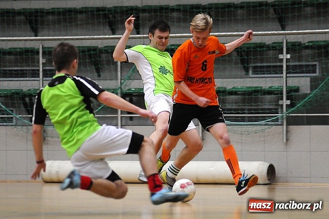 Zdjęcie w galerii na portalu naszraciborz.pl: Byki wyrwały zwycięstwo SMS-owi Hyrbud. Wychylylybymy z kolejną wygraną wiadomości z regionu