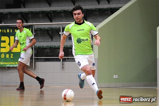 Zdjęcie w galerii na portalu naszraciborz.pl: Byki wyrwały zwycięstwo SMS-owi Hyrbud. Wychylylybymy z kolejną wygraną wiadomości z regionu