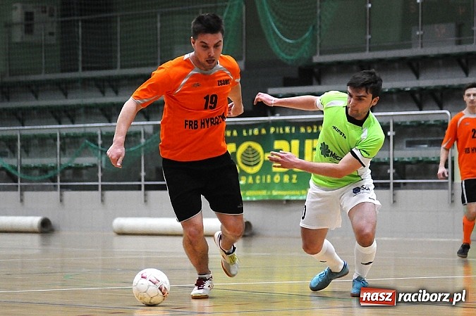Zdjęcie w galerii na portalu naszraciborz.pl: Byki wyrwały zwycięstwo SMS-owi Hyrbud. Wychylylybymy z kolejną wygraną wiadomości z regionu
