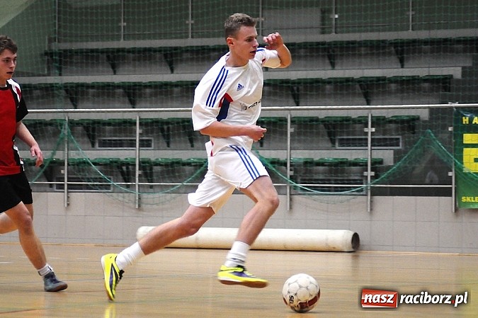 Zdjęcie w galerii na portalu naszraciborz.pl: Byki wyrwały zwycięstwo SMS-owi Hyrbud. Wychylylybymy z kolejną wygraną wiadomości z regionu