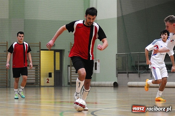 Zdjęcie w galerii na portalu naszraciborz.pl: Byki wyrwały zwycięstwo SMS-owi Hyrbud. Wychylylybymy z kolejną wygraną wiadomości z regionu