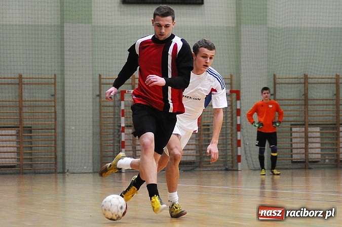 Zdjęcie w galerii na portalu naszraciborz.pl: Byki wyrwały zwycięstwo SMS-owi Hyrbud. Wychylylybymy z kolejną wygraną wiadomości z regionu