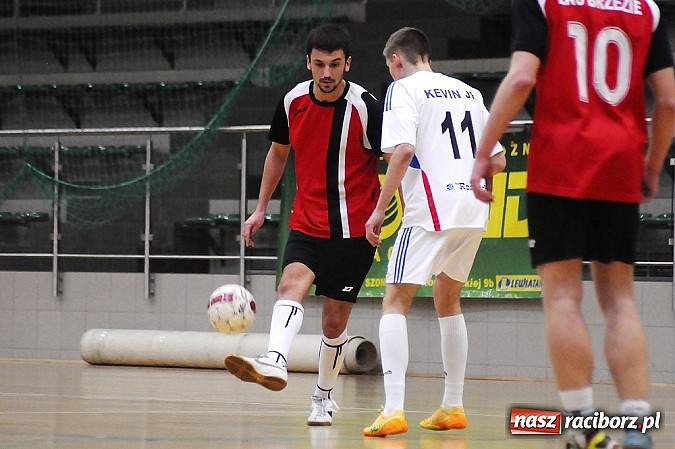 Zdjęcie w galerii na portalu naszraciborz.pl: Byki wyrwały zwycięstwo SMS-owi Hyrbud. Wychylylybymy z kolejną wygraną wiadomości z regionu