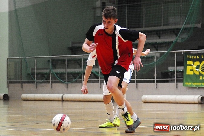 Zdjęcie w galerii na portalu naszraciborz.pl: Byki wyrwały zwycięstwo SMS-owi Hyrbud. Wychylylybymy z kolejną wygraną wiadomości z regionu