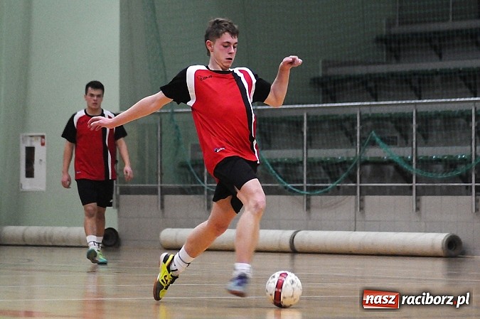 Zdjęcie w galerii na portalu naszraciborz.pl: Byki wyrwały zwycięstwo SMS-owi Hyrbud. Wychylylybymy z kolejną wygraną wiadomości z regionu