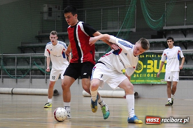 Zdjęcie w galerii na portalu naszraciborz.pl: Byki wyrwały zwycięstwo SMS-owi Hyrbud. Wychylylybymy z kolejną wygraną wiadomości z regionu