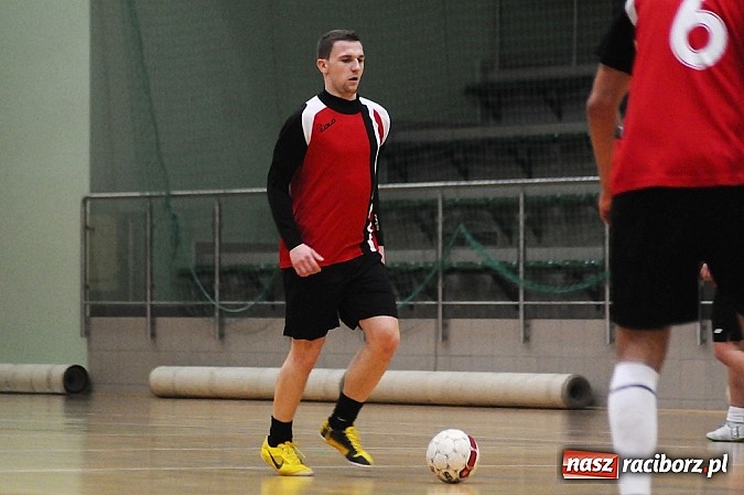 Zdjęcie w galerii na portalu naszraciborz.pl: Byki wyrwały zwycięstwo SMS-owi Hyrbud. Wychylylybymy z kolejną wygraną wiadomości z regionu