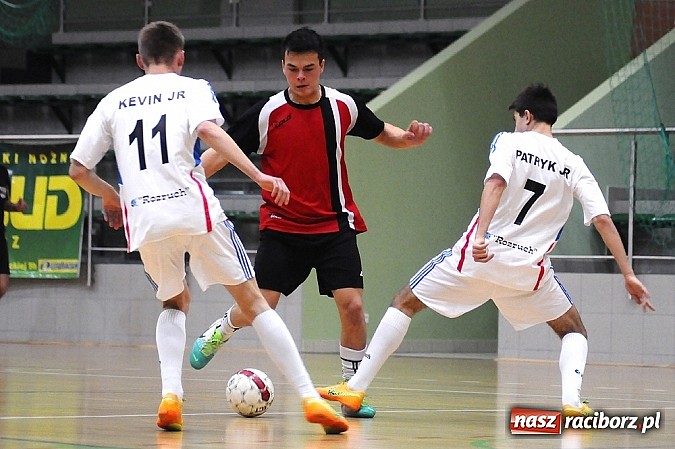 Zdjęcie w galerii na portalu naszraciborz.pl: Byki wyrwały zwycięstwo SMS-owi Hyrbud. Wychylylybymy z kolejną wygraną wiadomości z regionu