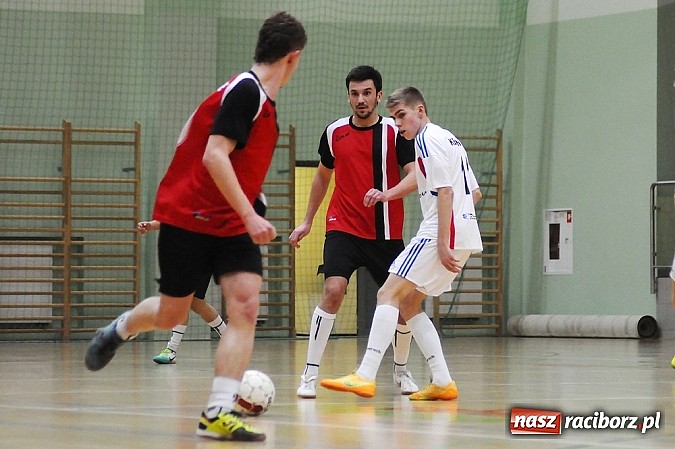 Zdjęcie w galerii na portalu naszraciborz.pl: Byki wyrwały zwycięstwo SMS-owi Hyrbud. Wychylylybymy z kolejną wygraną wiadomości z regionu