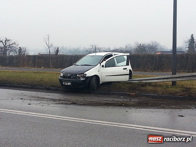 Zdjęcie w galerii na portalu naszraciborz.pl: Racibórz: Podwójna kolizja na Piaskowej wiadomości z regionu