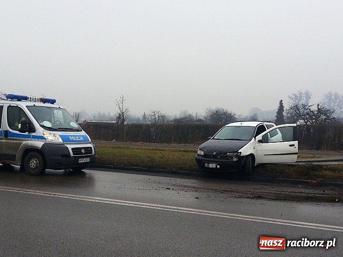 Zdjęcie w galerii na portalu naszraciborz.pl: Racibórz: Podwójna kolizja na Piaskowej wiadomości z regionu