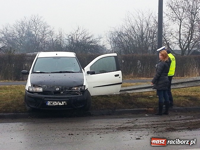 Zdjęcie w galerii na portalu naszraciborz.pl: Racibórz: Podwójna kolizja na Piaskowej wiadomości z regionu
