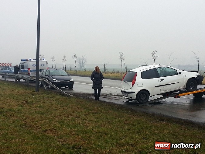 Zdjęcie w galerii na portalu naszraciborz.pl: Racibórz: Podwójna kolizja na Piaskowej wiadomości z regionu