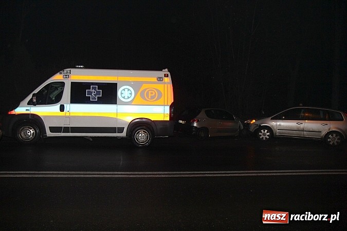 Zdjęcie w galerii na portalu naszraciborz.pl: Zderzenie peugeota z fordem na Rybnickiej wiadomości z regionu