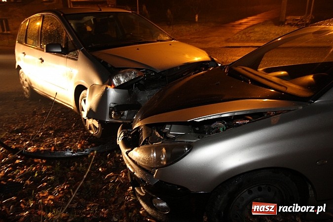 Zdjęcie w galerii na portalu naszraciborz.pl: Zderzenie peugeota z fordem na Rybnickiej wiadomości z regionu