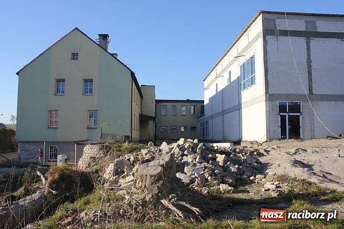 Zdjęcie w galerii na portalu naszraciborz.pl: Grzegorzowice: Budowa sali ze sporym opóźnieniem wiadomości z regionu