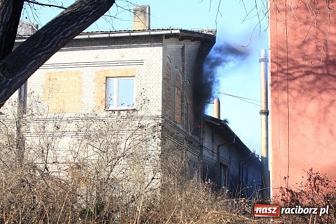 Zdjęcie w galerii na portalu naszraciborz.pl: Pożar w zakładzie EMA Brzezie wiadomości z regionu