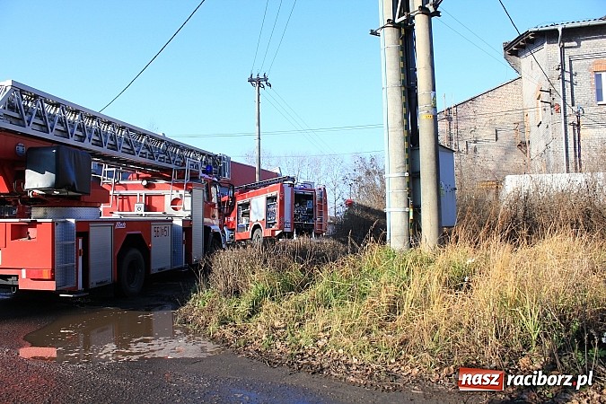 Zdjęcie w galerii na portalu naszraciborz.pl: Pożar w zakładzie EMA Brzezie wiadomości z regionu