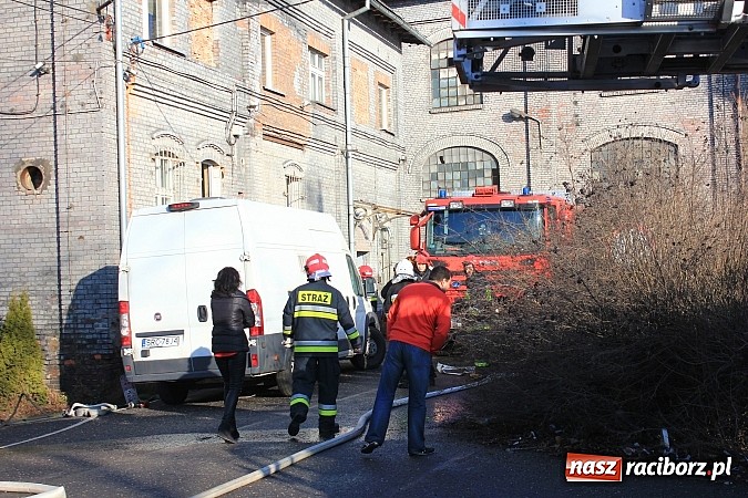Zdjęcie w galerii na portalu naszraciborz.pl: Pożar w zakładzie EMA Brzezie wiadomości z regionu