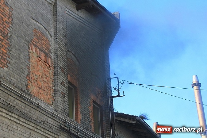 Zdjęcie w galerii na portalu naszraciborz.pl: Pożar w zakładzie EMA Brzezie wiadomości z regionu