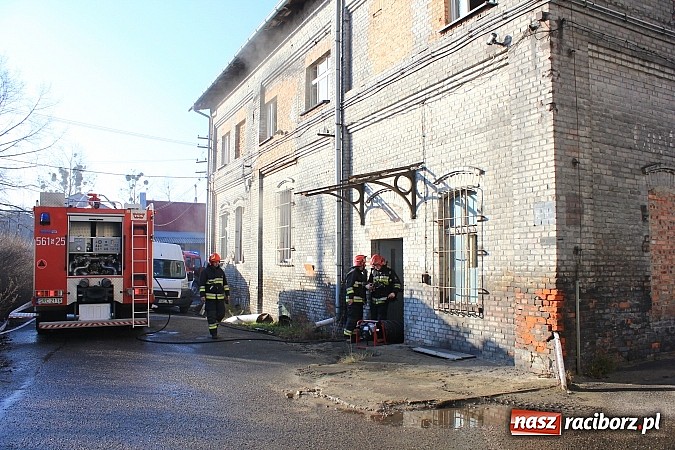 Zdjęcie w galerii na portalu naszraciborz.pl: Pożar w zakładzie EMA Brzezie wiadomości z regionu