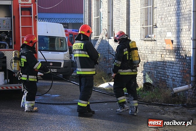 Zdjęcie w galerii na portalu naszraciborz.pl: Pożar w zakładzie EMA Brzezie wiadomości z regionu
