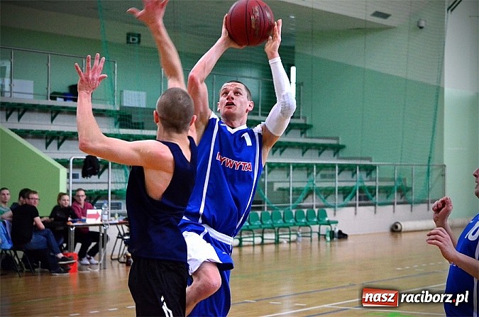 Zdjęcie w galerii na portalu naszraciborz.pl: Koszykówka. Maciek Kowalski z triple-double wiadomości z regionu