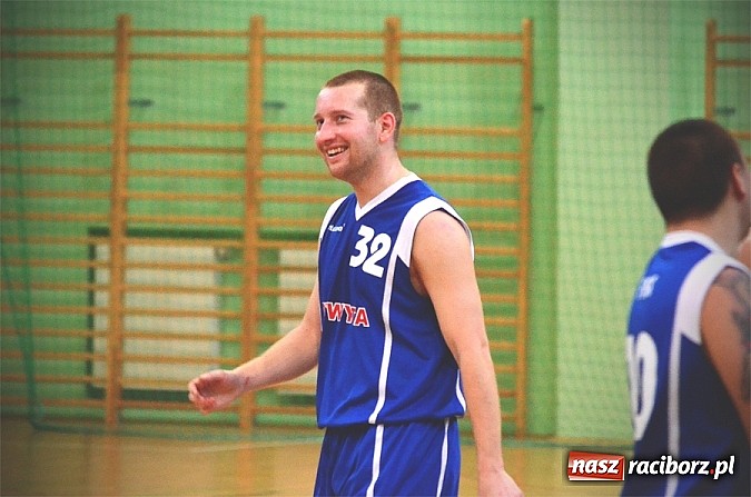 Zdjęcie w galerii na portalu naszraciborz.pl: Koszykówka. Maciek Kowalski z triple-double wiadomości z regionu