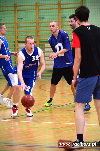 Zdjęcie w galerii na portalu naszraciborz.pl: Koszykówka. Maciek Kowalski z triple-double wiadomości z regionu