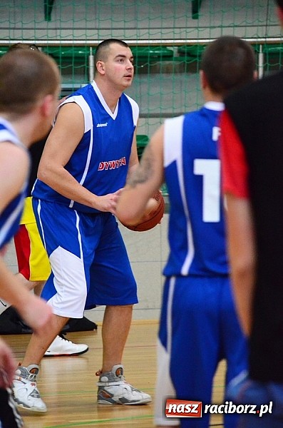Zdjęcie w galerii na portalu naszraciborz.pl: Koszykówka. Maciek Kowalski z triple-double wiadomości z regionu