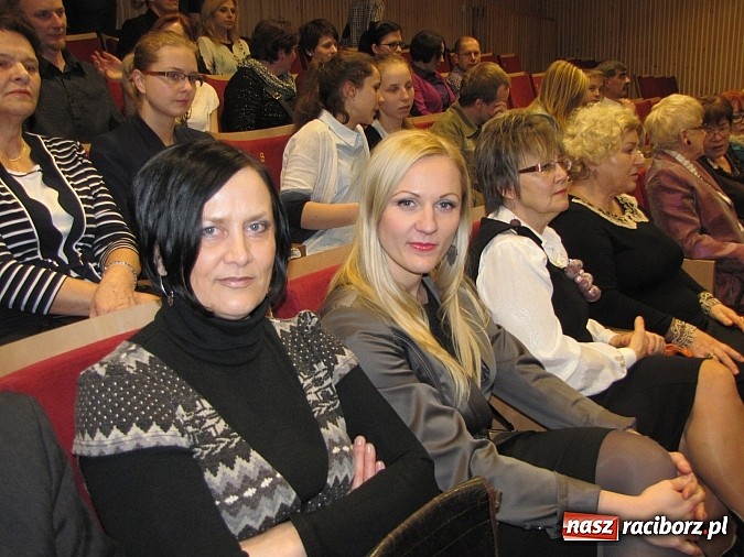 Zdjęcie w galerii na portalu naszraciborz.pl: Wyremontowana sala MOKSiR-u w Kuźni Raciborskiej uroczyście otwarta wiadomości z regionu