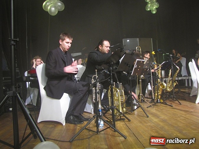 Zdjęcie w galerii na portalu naszraciborz.pl: Wyremontowana sala MOKSiR-u w Kuźni Raciborskiej uroczyście otwarta wiadomości z regionu