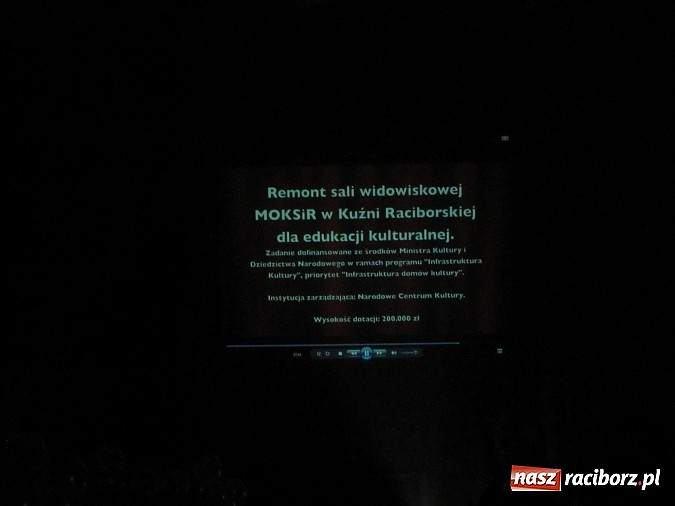 Zdjęcie w galerii na portalu naszraciborz.pl: Wyremontowana sala MOKSiR-u w Kuźni Raciborskiej uroczyście otwarta wiadomości z regionu