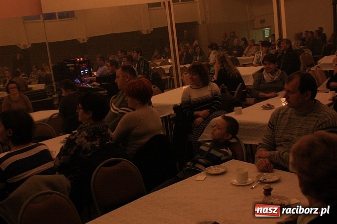 Zdjęcie w galerii na portalu naszraciborz.pl: Kolędowanie ze Stonehenge w Krzanowicach wiadomości z regionu