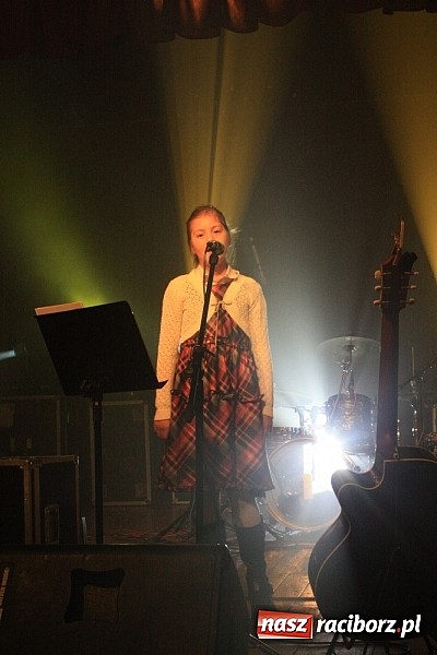 Zdjęcie w galerii na portalu naszraciborz.pl: Kolędowanie ze Stonehenge w Krzanowicach wiadomości z regionu