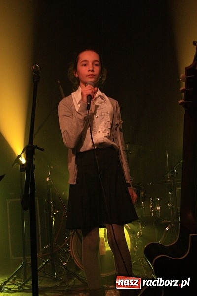 Zdjęcie w galerii na portalu naszraciborz.pl: Kolędowanie ze Stonehenge w Krzanowicach wiadomości z regionu