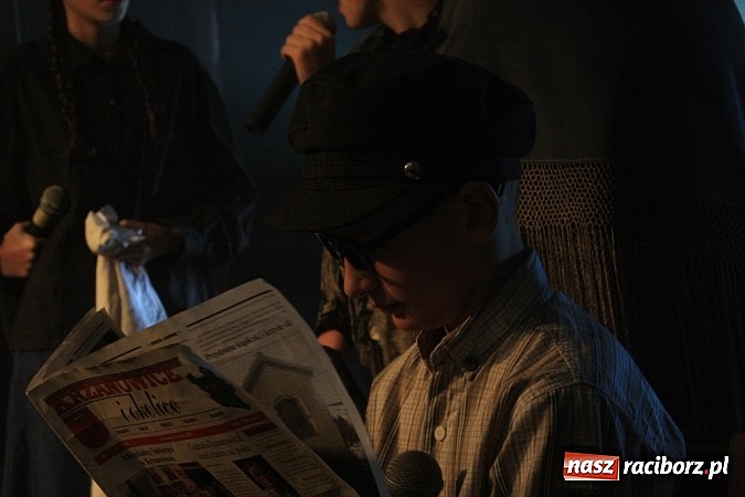 Zdjęcie w galerii na portalu naszraciborz.pl: Kolędowanie ze Stonehenge w Krzanowicach wiadomości z regionu
