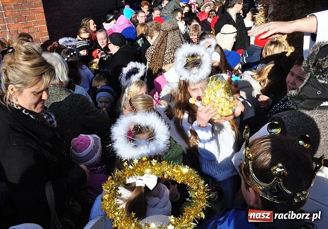Zdjęcie w galerii na portalu naszraciborz.pl: Święto Trzech Króli w Brzeziu połączone z dziełem misyjnym dla Afryki wiadomości z regionu