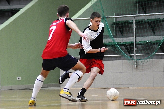 Zdjęcie w galerii na portalu naszraciborz.pl: Emocjonujące widowisko w drugiej lidze. Tritle wygrywają mecz na szczycie wiadomości z regionu