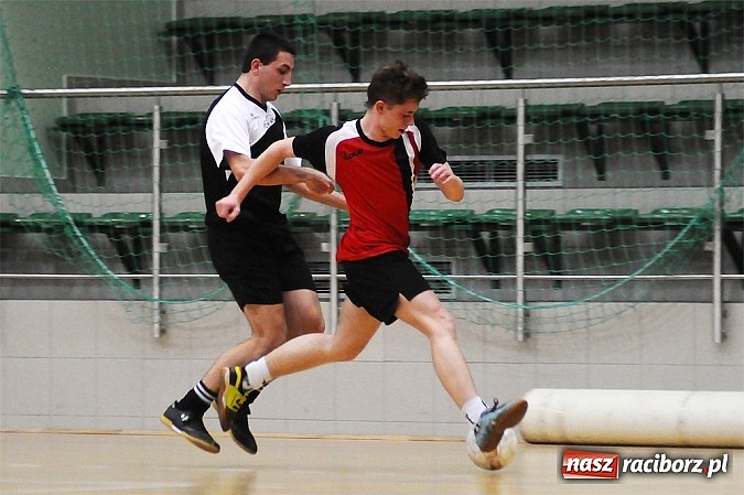 Zdjęcie w galerii na portalu naszraciborz.pl: Emocjonujące widowisko w drugiej lidze. Tritle wygrywają mecz na szczycie wiadomości z regionu