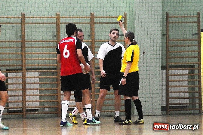 Zdjęcie w galerii na portalu naszraciborz.pl: Emocjonujące widowisko w drugiej lidze. Tritle wygrywają mecz na szczycie wiadomości z regionu