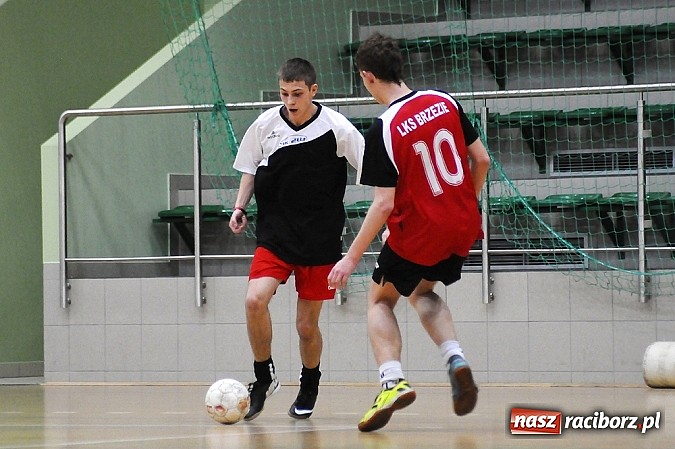 Zdjęcie w galerii na portalu naszraciborz.pl: Emocjonujące widowisko w drugiej lidze. Tritle wygrywają mecz na szczycie wiadomości z regionu