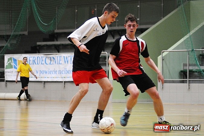 Zdjęcie w galerii na portalu naszraciborz.pl: Emocjonujące widowisko w drugiej lidze. Tritle wygrywają mecz na szczycie wiadomości z regionu