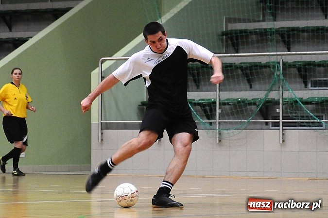 Zdjęcie w galerii na portalu naszraciborz.pl: Emocjonujące widowisko w drugiej lidze. Tritle wygrywają mecz na szczycie wiadomości z regionu