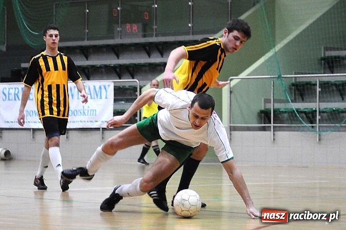 Zdjęcie w galerii na portalu naszraciborz.pl: Emocjonujące widowisko w drugiej lidze. Tritle wygrywają mecz na szczycie wiadomości z regionu