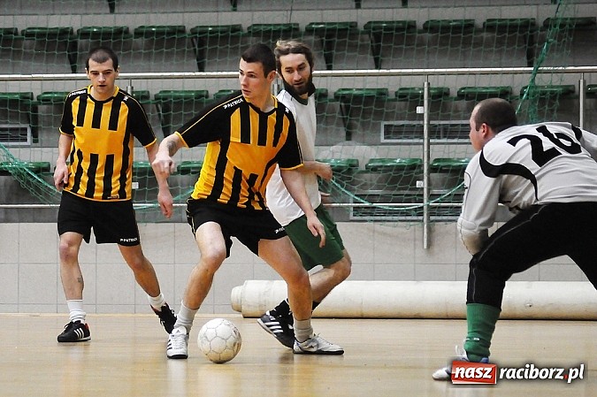 Zdjęcie w galerii na portalu naszraciborz.pl: Emocjonujące widowisko w drugiej lidze. Tritle wygrywają mecz na szczycie wiadomości z regionu