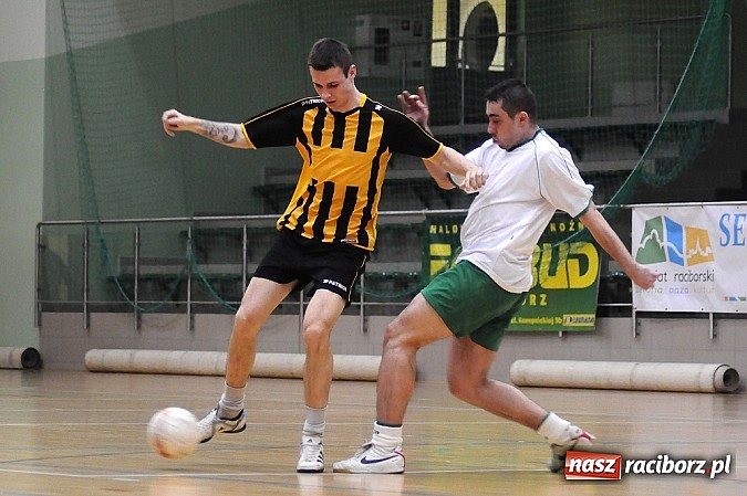 Zdjęcie w galerii na portalu naszraciborz.pl: Emocjonujące widowisko w drugiej lidze. Tritle wygrywają mecz na szczycie wiadomości z regionu