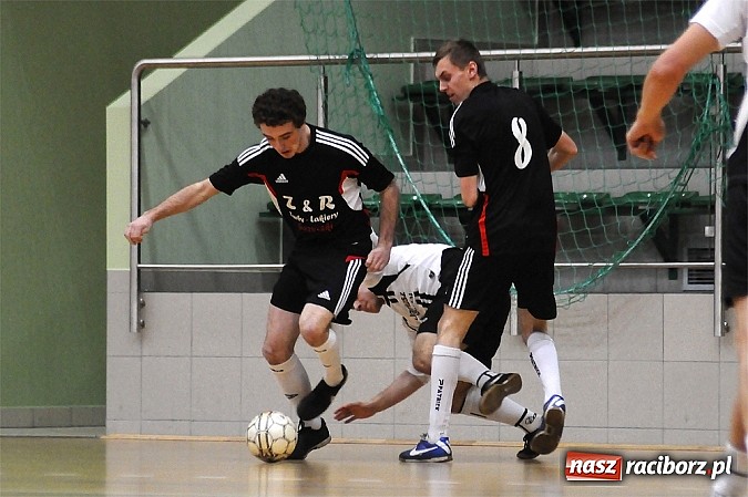 Zdjęcie w galerii na portalu naszraciborz.pl: Emocjonujące widowisko w drugiej lidze. Tritle wygrywają mecz na szczycie wiadomości z regionu